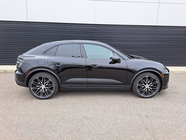 New 2026 Porsche Macan Electric RWD image 8
