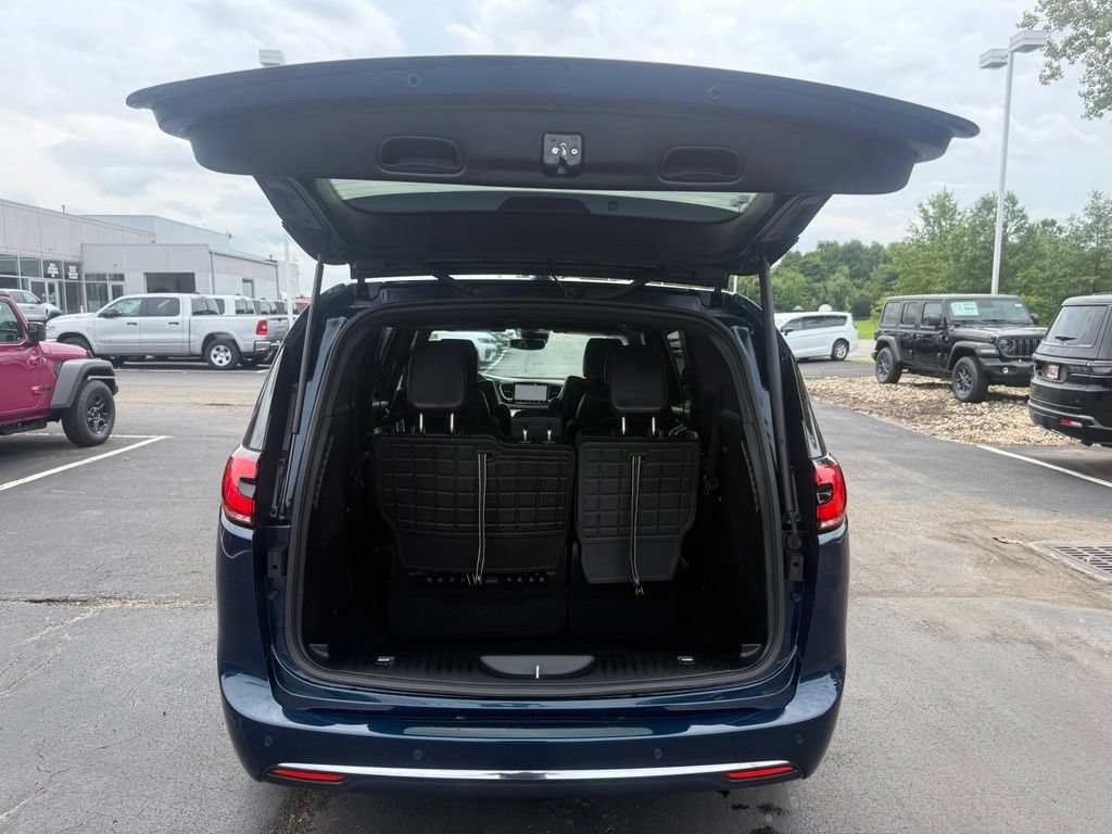 Used 2025 Chrysler Pacifica Select w/ Uconnect Theater Family Group AWD/4WD image 46