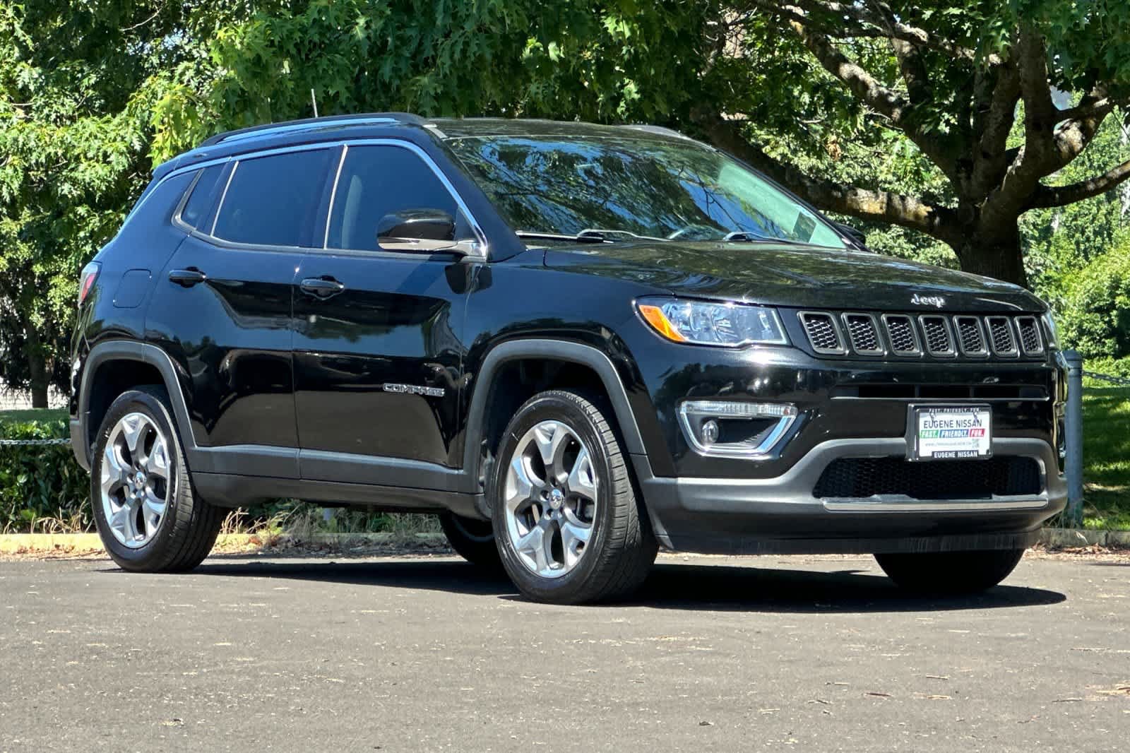 Used 2017 Jeep Compass Limited w/ Navigation Group AWD/4WD image 9