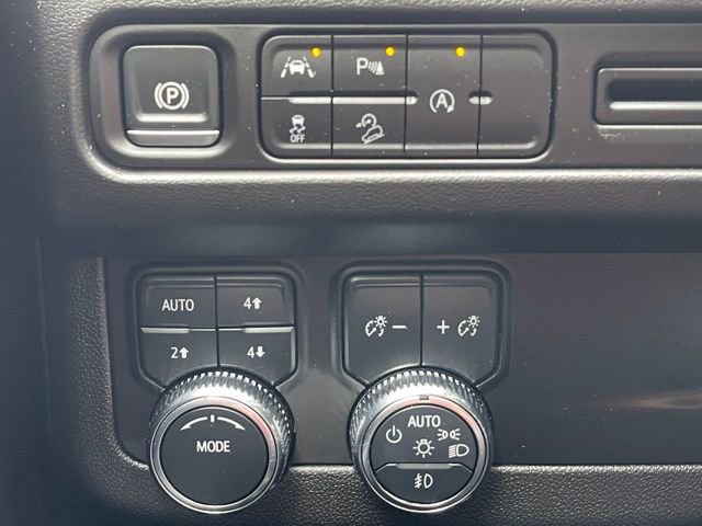 Used 2024 GMC Yukon AT4 image 16