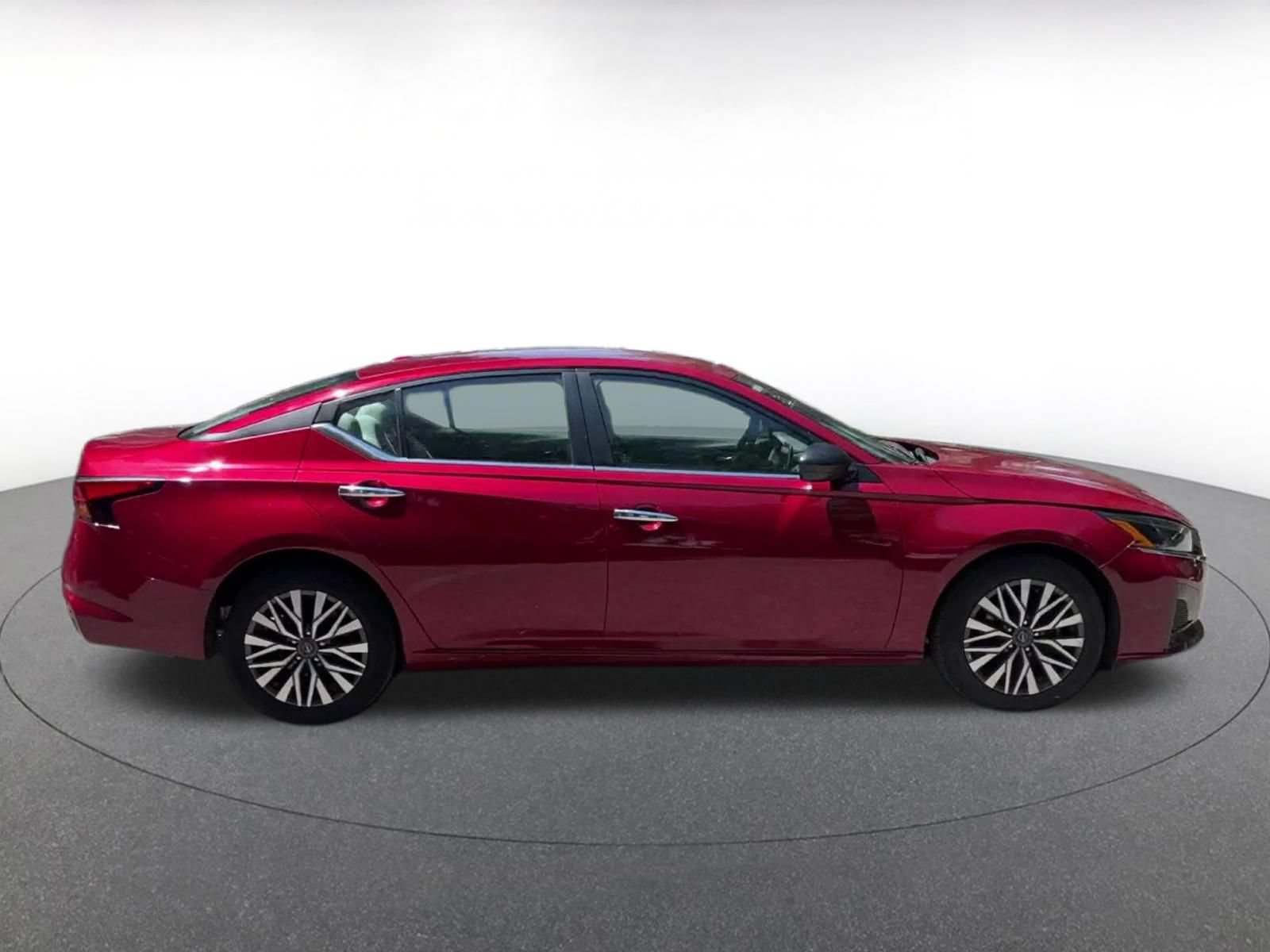 Used 2025 Nissan Altima 2.5 SV FWD image 15