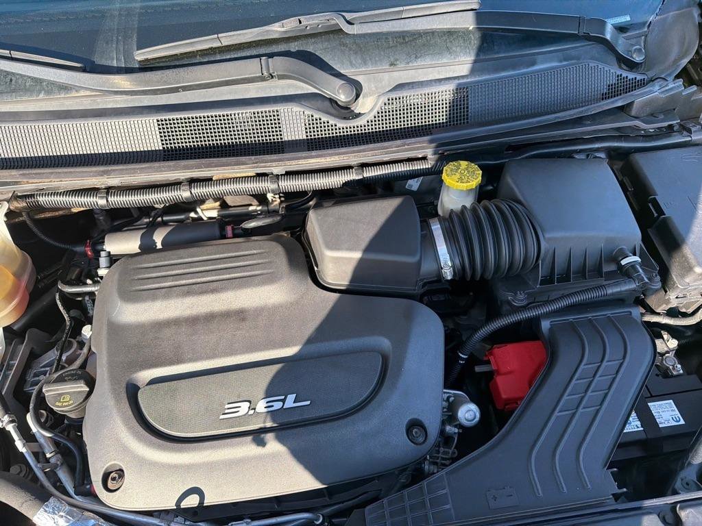 Used 2017 Chrysler Pacifica Touring-L image 39