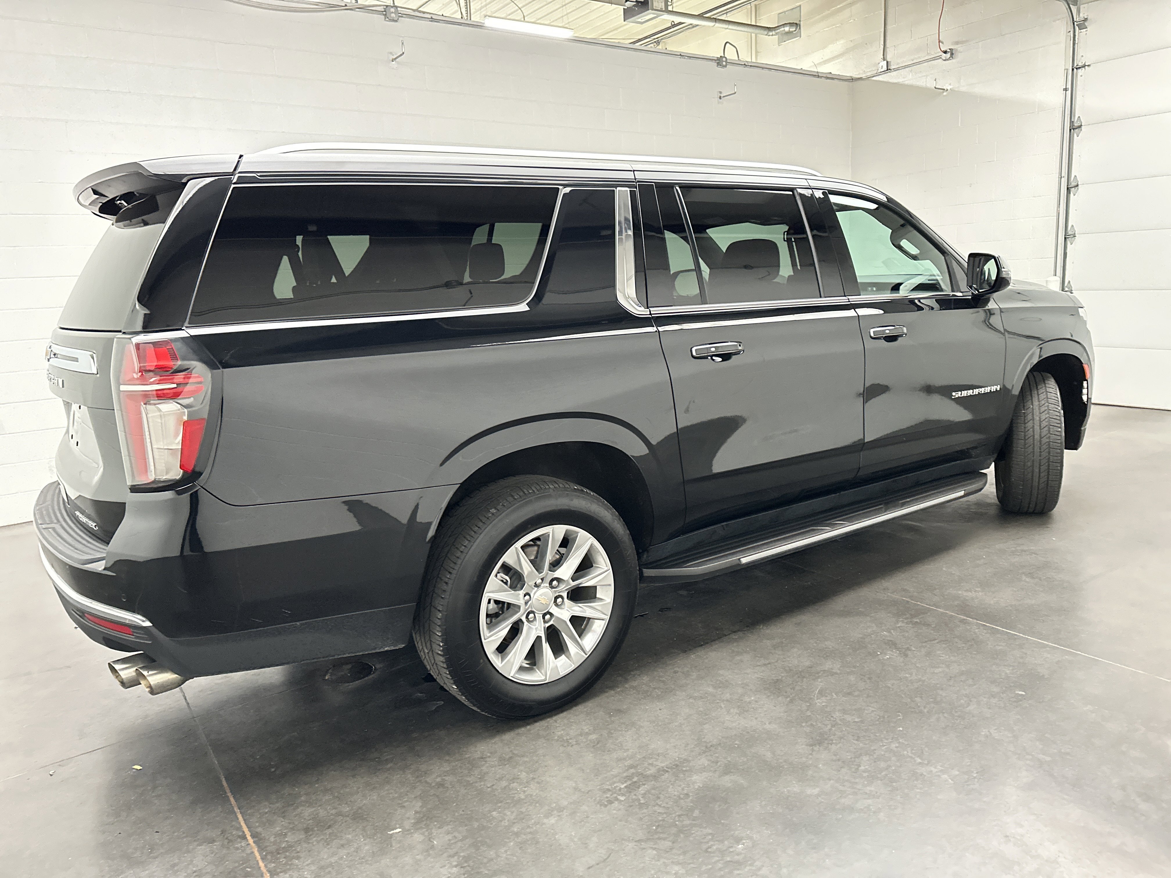 Used 2024 Chevrolet Suburban Premier image 10