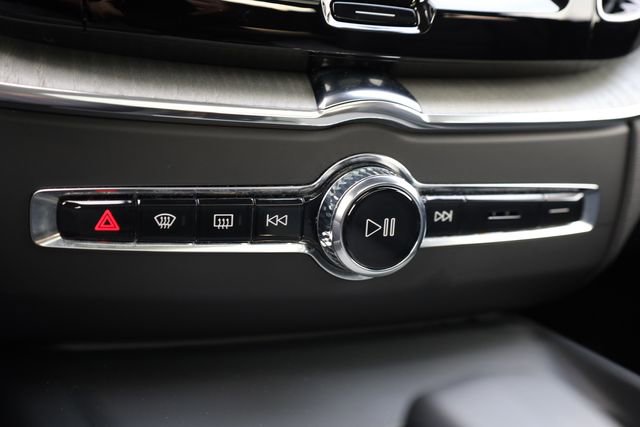 Used 2025 Volvo XC60 B5 Plus image 19