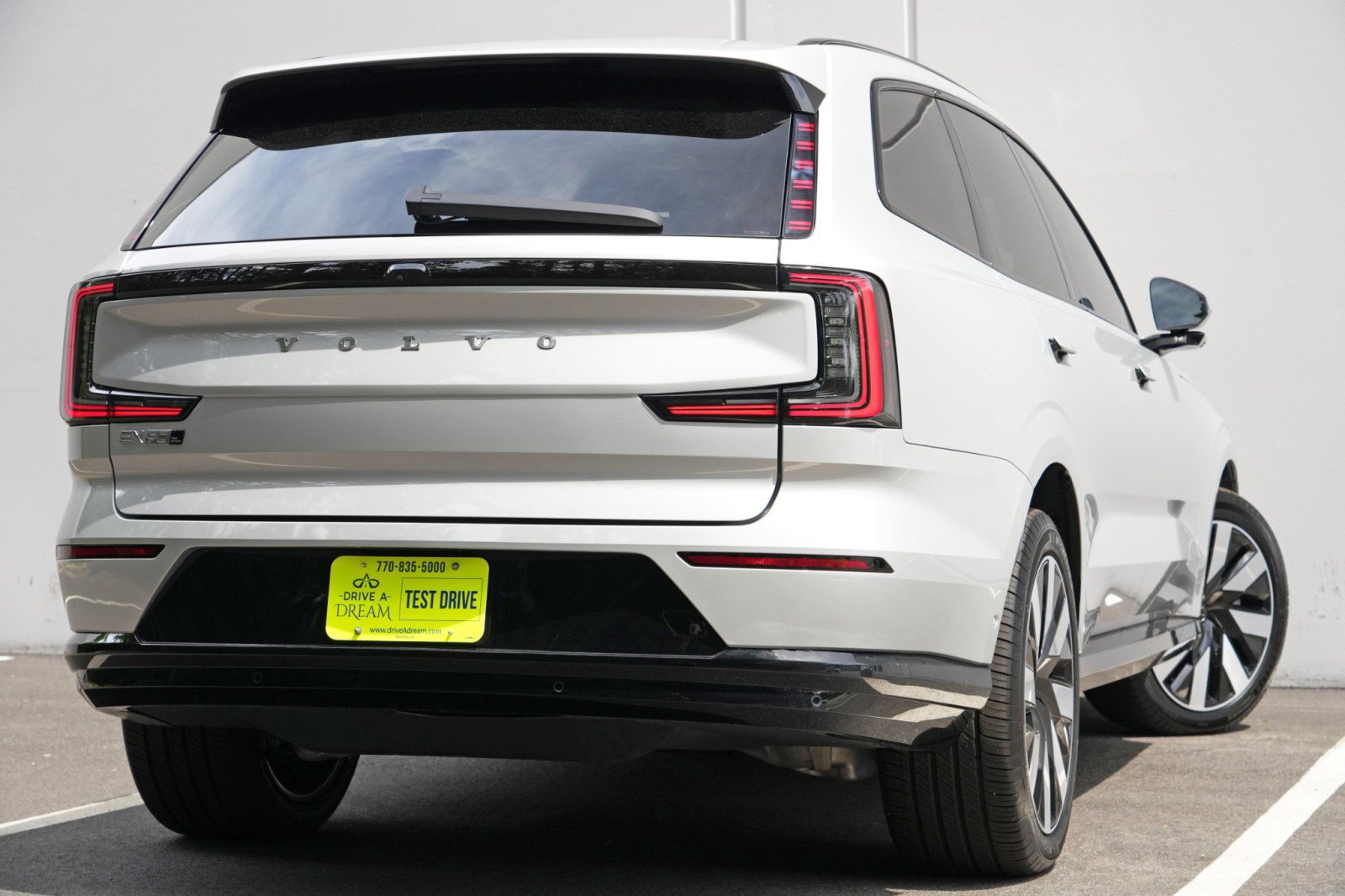 Used 2025 Volvo EX90 Ultra AWD/4WD image 5