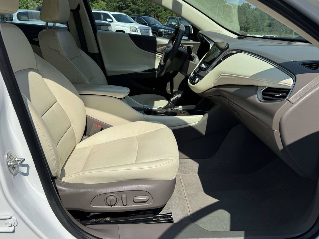 Used 2024 Chevrolet Malibu LT FWD image 15