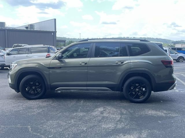 Used 2024 Volkswagen Atlas Peak Edition SE AWD/4WD image 7