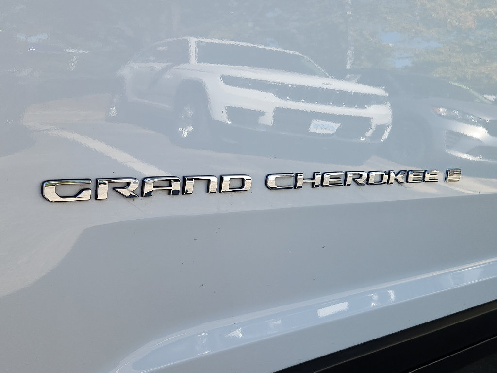 Used 2023 Jeep Grand Cherokee L Laredo w/ Luxury Tech Group I RWD image 33
