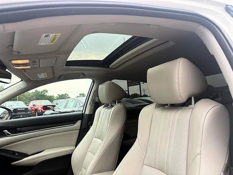 Used 2020 Honda Accord Touring image 16