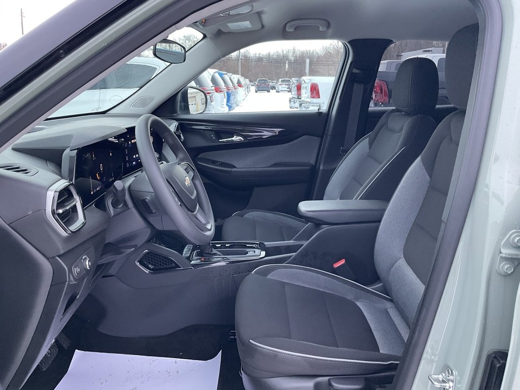 Used 2025 Chevrolet TrailBlazer LS w/ LS Convenience Package image 8