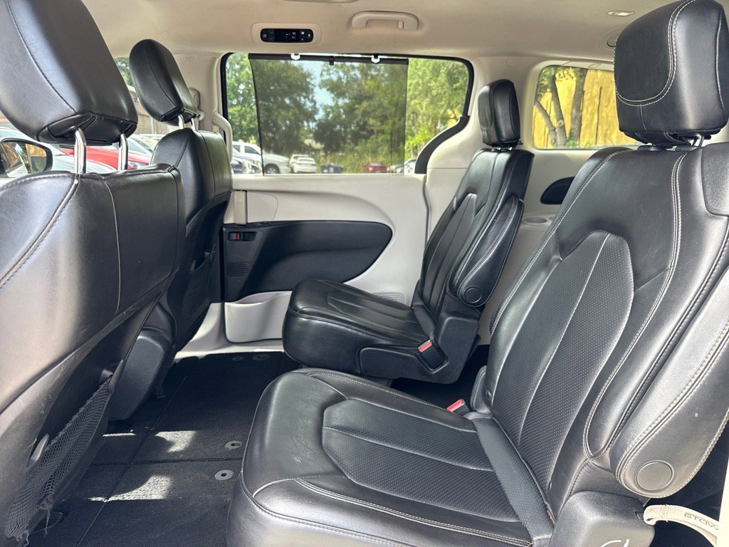 Used 2020 Chrysler Voyager Lxi image 27