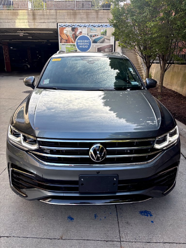 Used 2023 Volkswagen Tiguan SEL R-Line AWD/4WD image 2