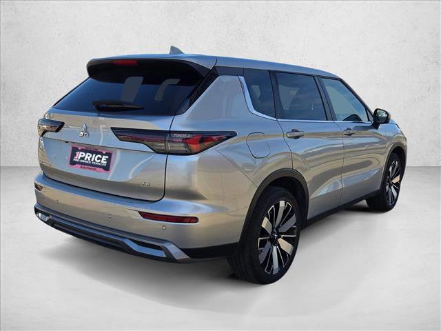 Used 2025 Mitsubishi Outlander SE FWD image 5