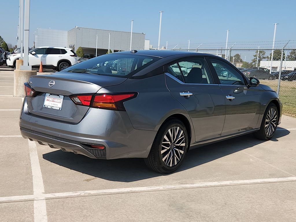 Used 2025 Nissan Altima 2.5 SV image 5