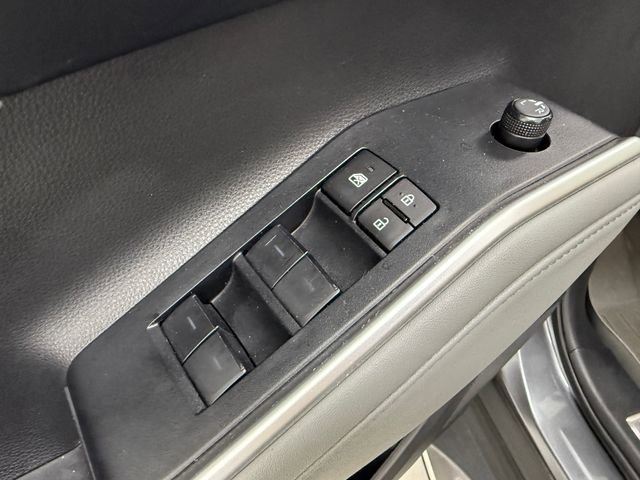 Used 2023 Toyota Highlander XLE FWD image 28