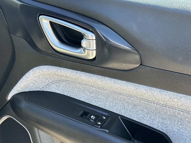 Used 2023 Jeep Compass Sport image 9