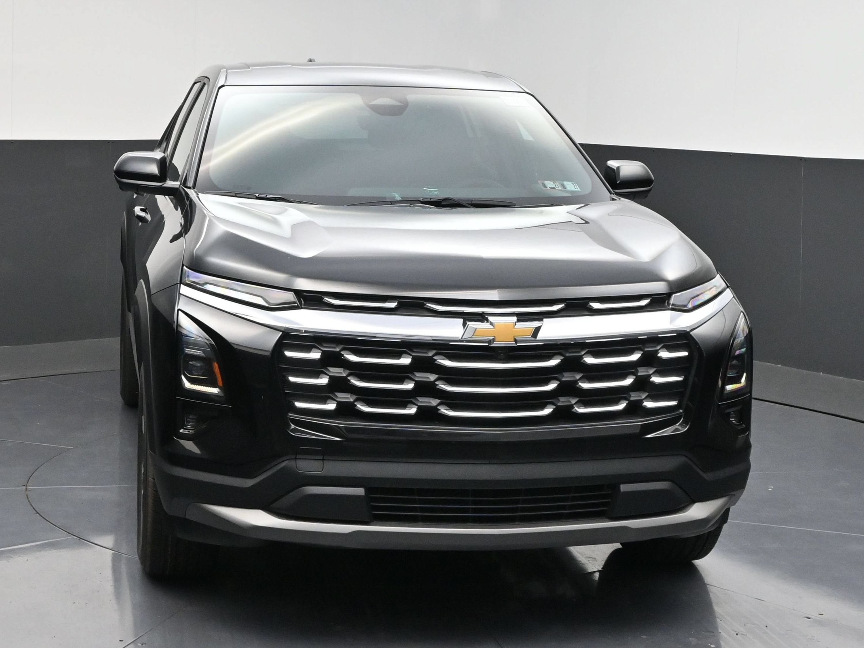 New 2027 Chevrolet Equinox LT w/ Convenience Package II FWD image 3