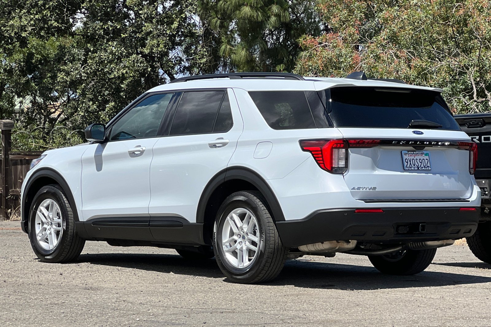 Used 2026 Ford Explorer Active RWD image 6