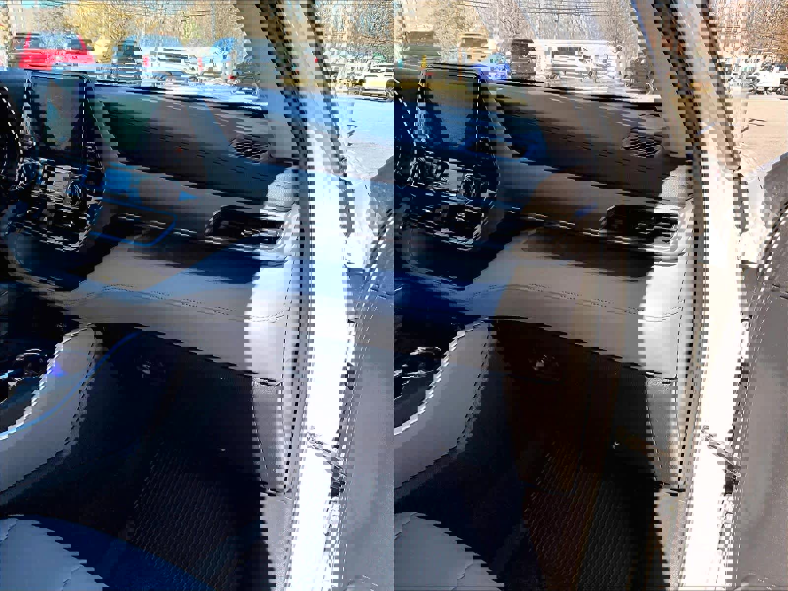 Used 2023 Toyota Highlander XLE image 10