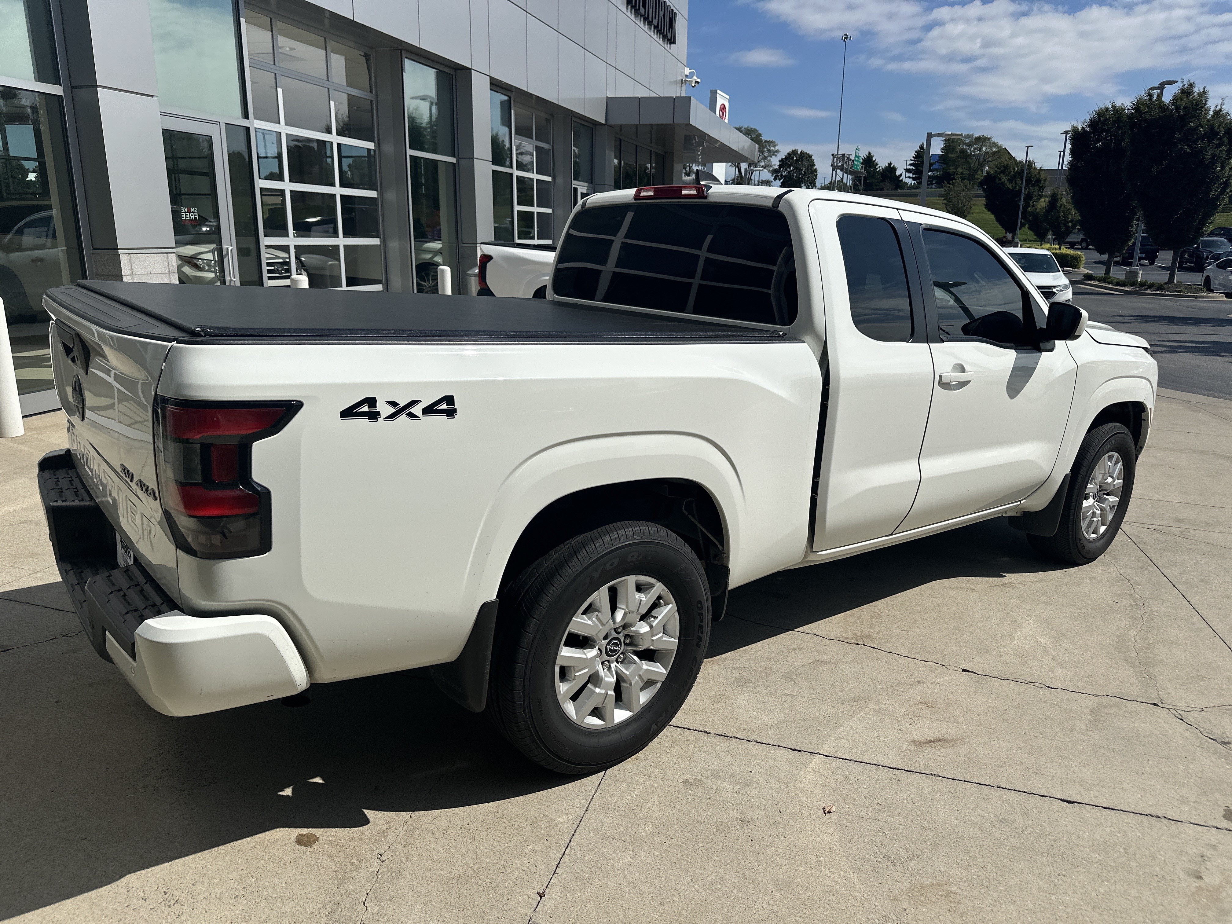 Used 2022 Nissan Frontier SV w/ Technology Package AWD/4WD image 6