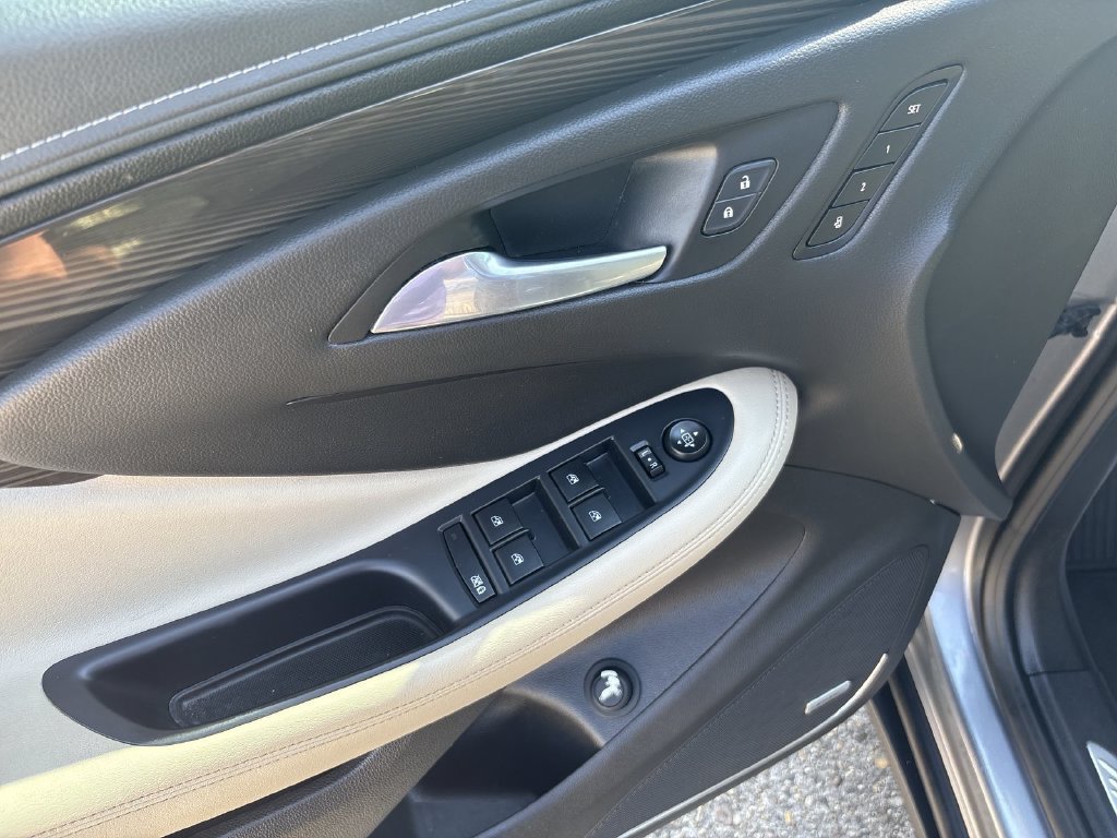 Used 2020 Buick Envision Premium w/ LPO, Cargo Package AWD/4WD image 15