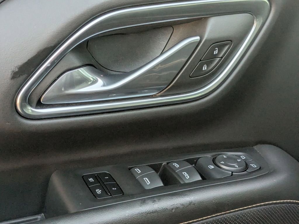 Used 2024 GMC Yukon SLT AWD/4WD image 14
