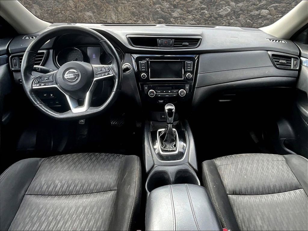 Used 2018 Nissan Rogue SV image 14