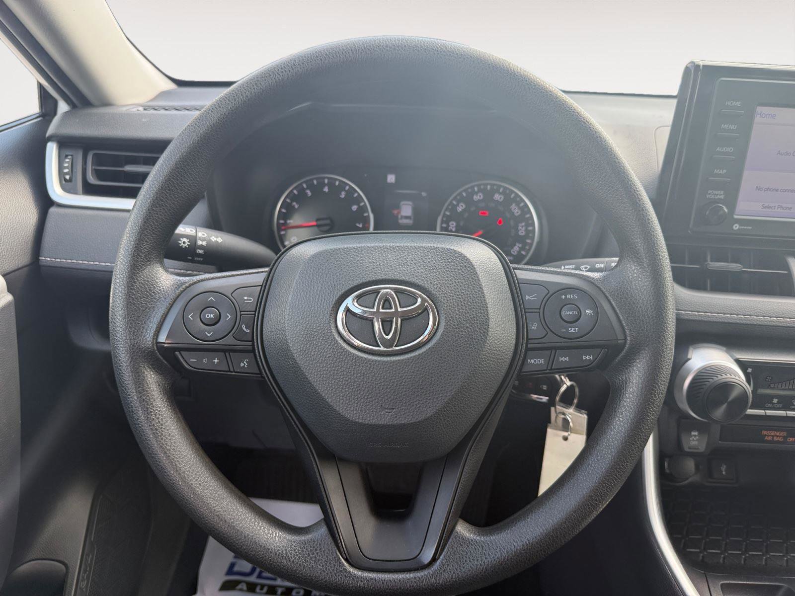 Used 2022 Toyota RAV4 LE image 16