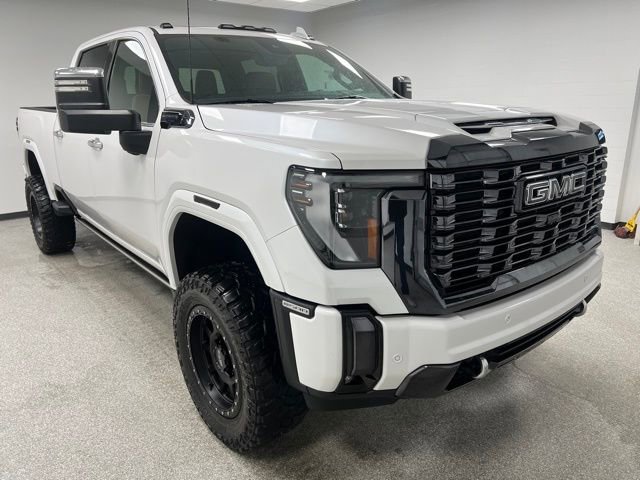 Used 2024 GMC Sierra 2500 Denali Ultimate AWD/4WD image 2