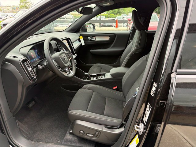 New 2026 Volvo XC40 B5 Ultra w/ Protection Package Premier AWD/4WD image 12