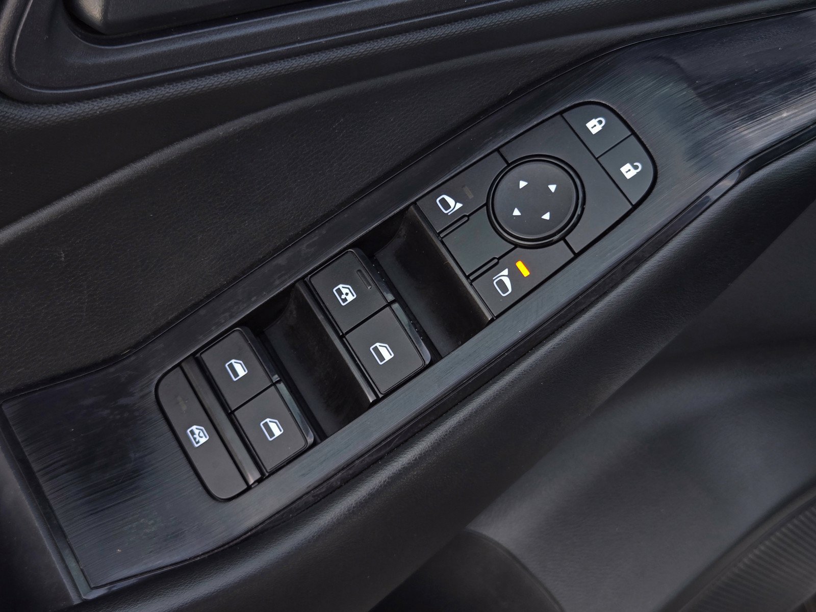 Used 2024 Nissan Rogue S FWD image 10