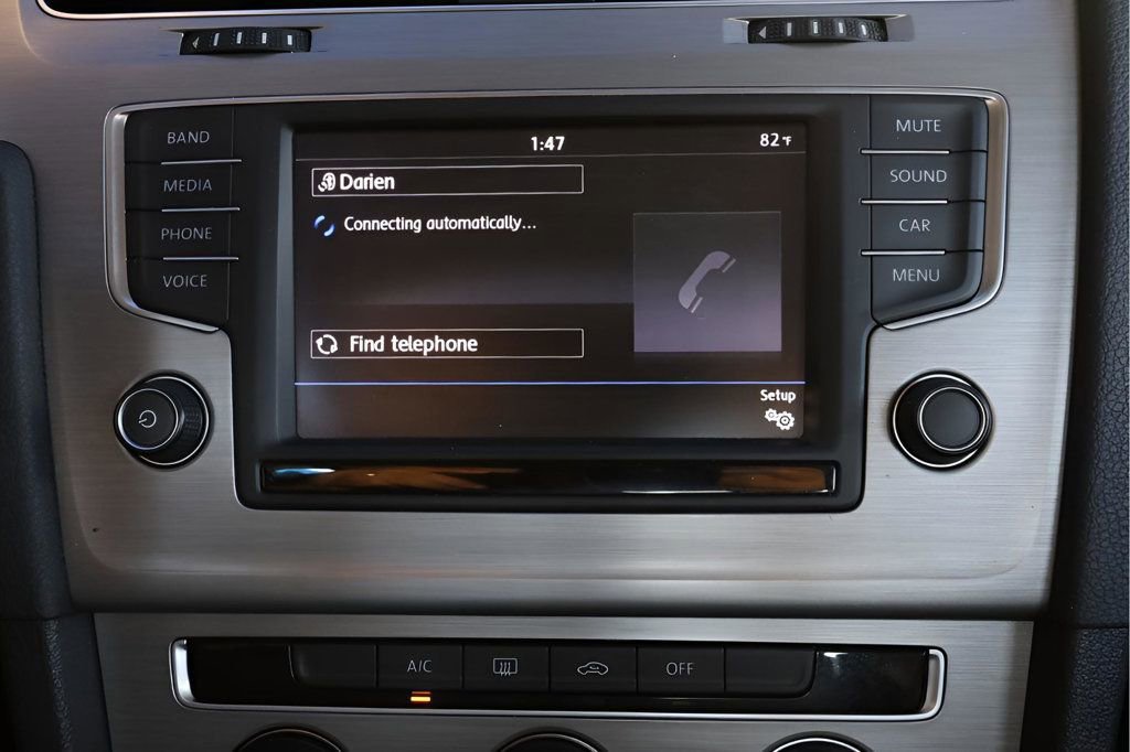 Used 2017 Volkswagen Golf S image 21