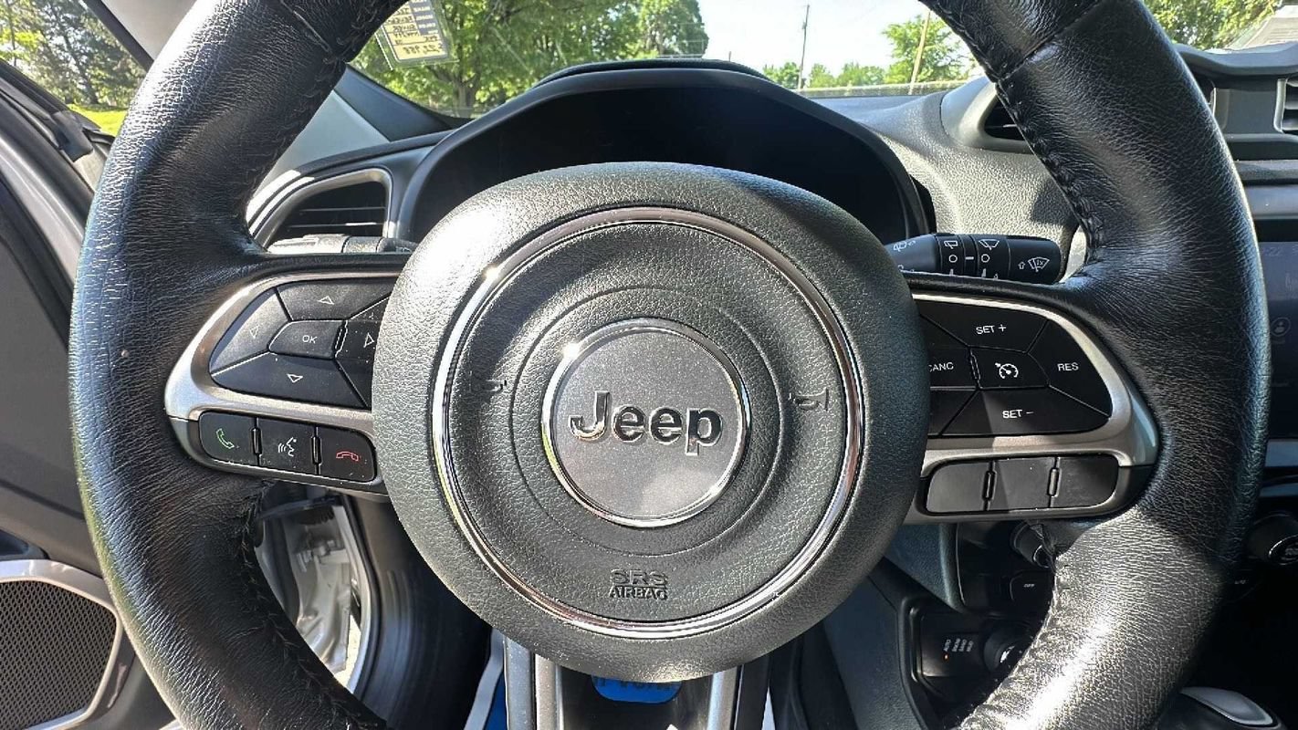 Used 2021 Jeep Renegade Limited w/ Trailer Tow Group AWD/4WD image 12