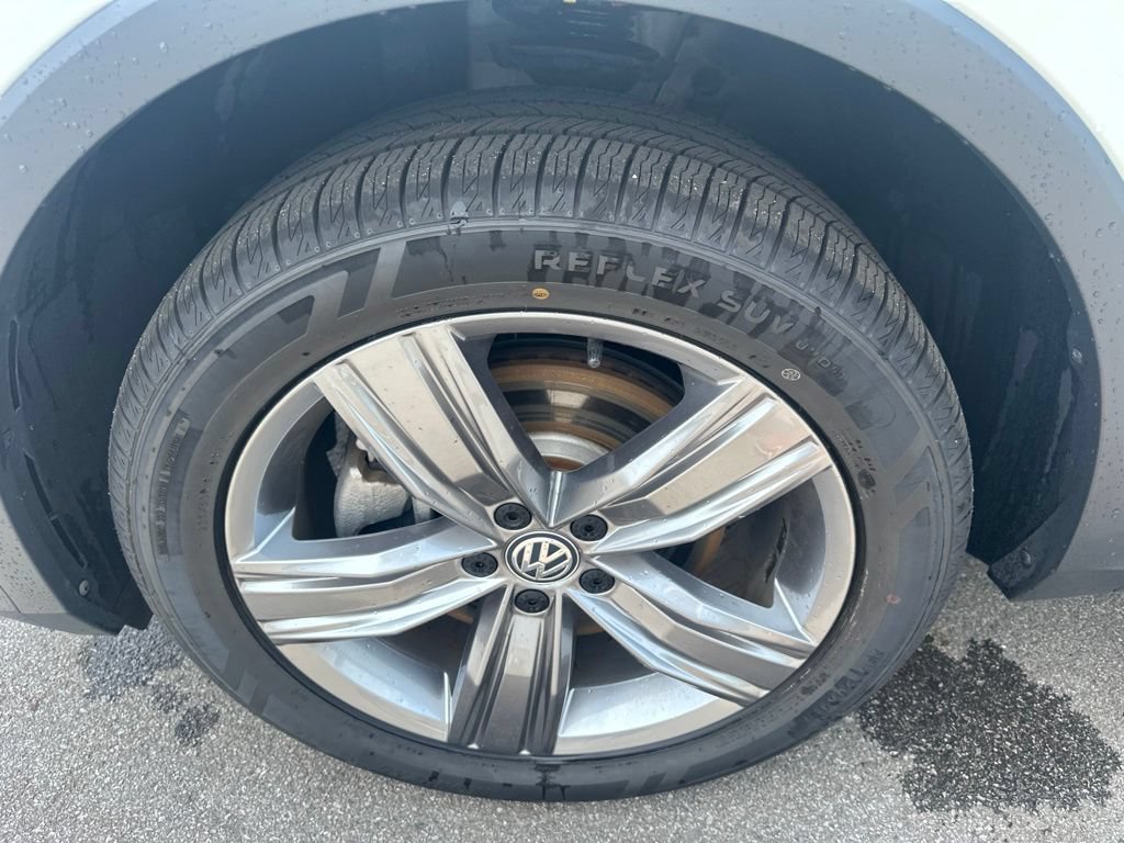 Used 2021 Volkswagen Tiguan SEL AWD/4WD image 34