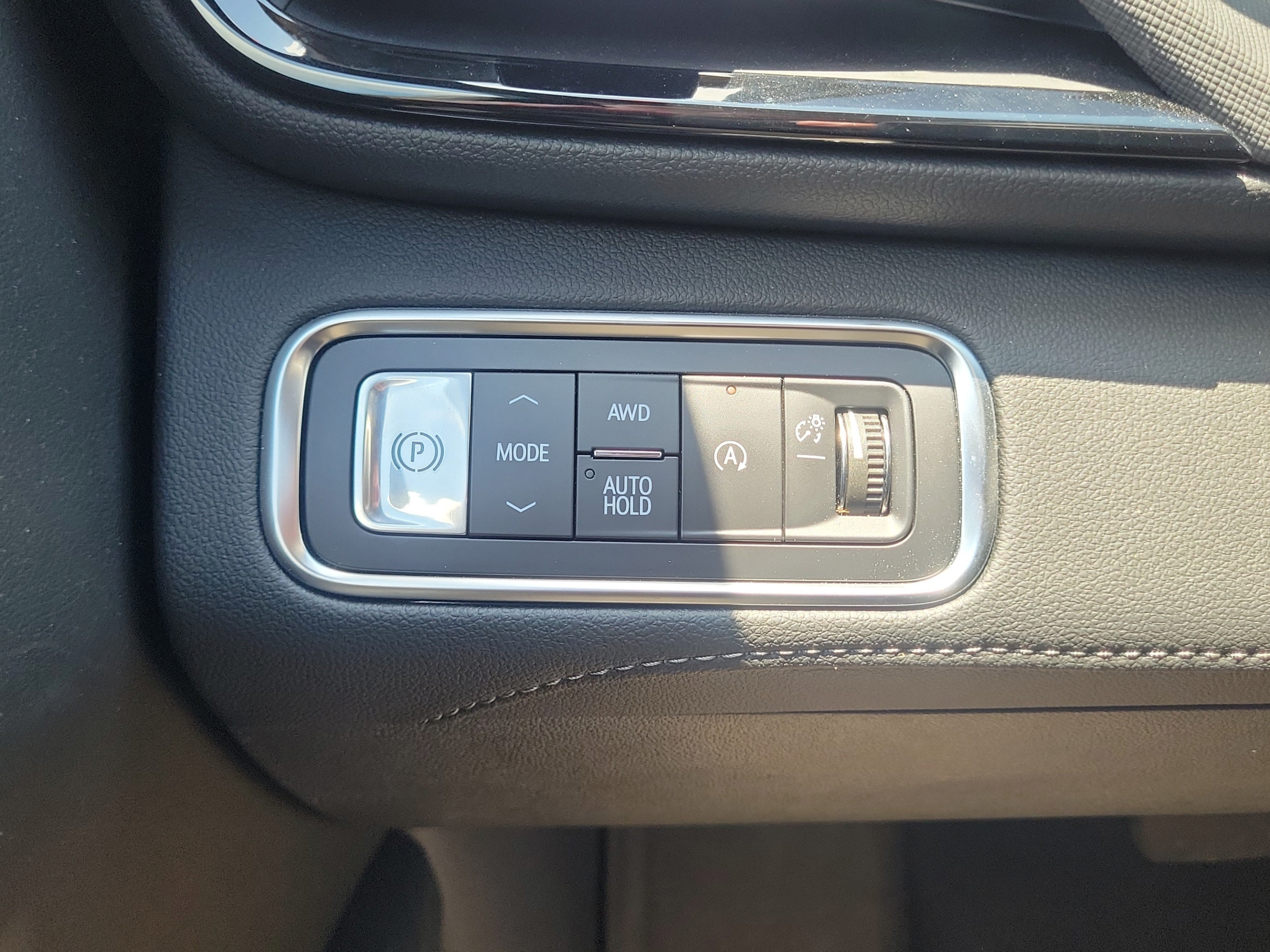 Used 2025 Buick Enclave Preferred AWD/4WD image 27