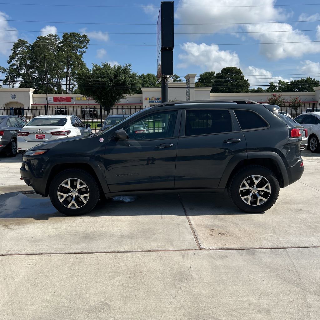 Used 2016 Jeep Cherokee Trailhawk w/ Leather Interior Group AWD/4WD image 2