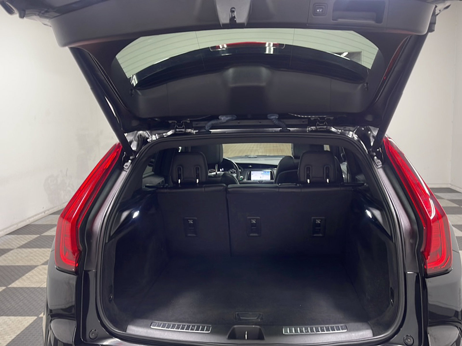 Used 2019 Cadillac XT4 Premium Luxury AWD/4WD image 19
