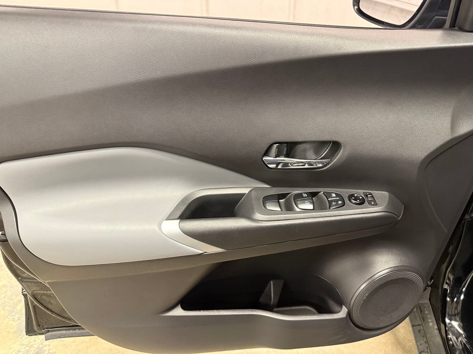 Used 2024 Nissan Kicks SR w/ SR Premium Package FWD image 20