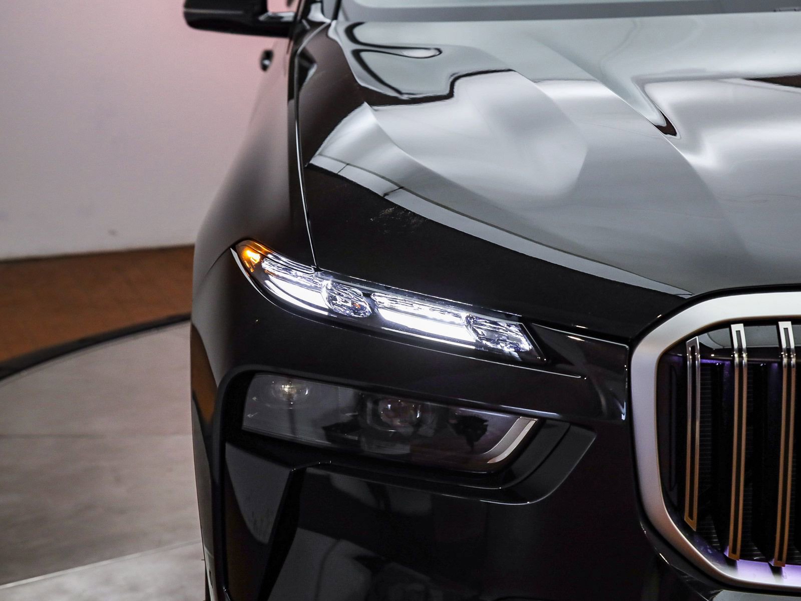 New 2026 BMW ALPINA XB7 image 8