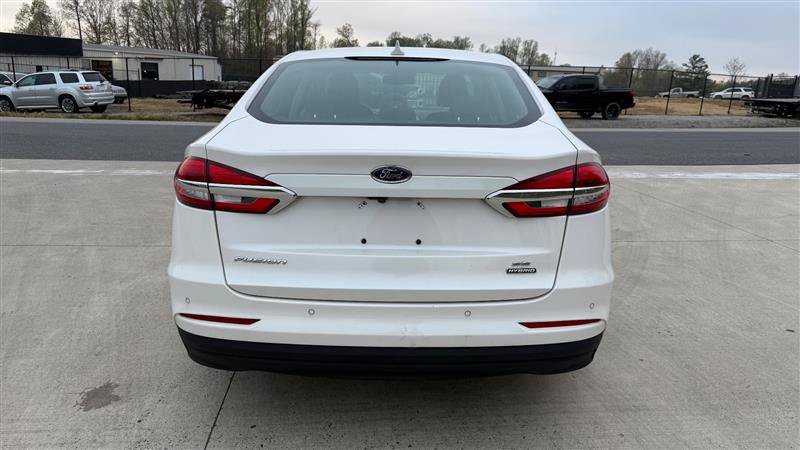 Used 2020 Ford Fusion SE FWD image 4