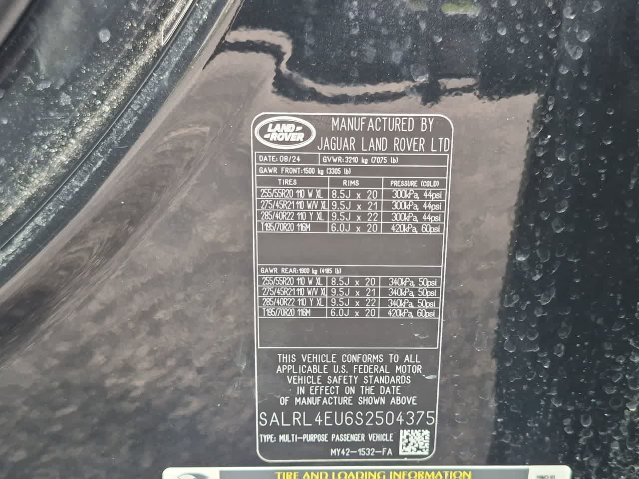 Certified 2025 Land Rover Discovery Dynamic SE AWD/4WD image 38