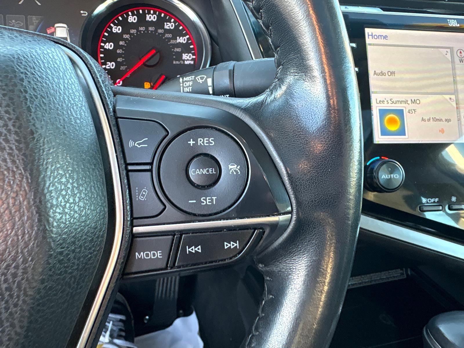 Used 2018 Toyota Camry XSE image 22