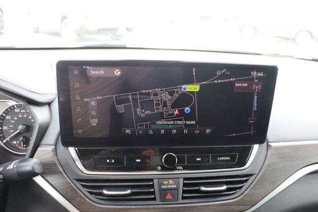 Used 2023 Nissan Altima 2.5 SV w/ SV Premium Package image 17