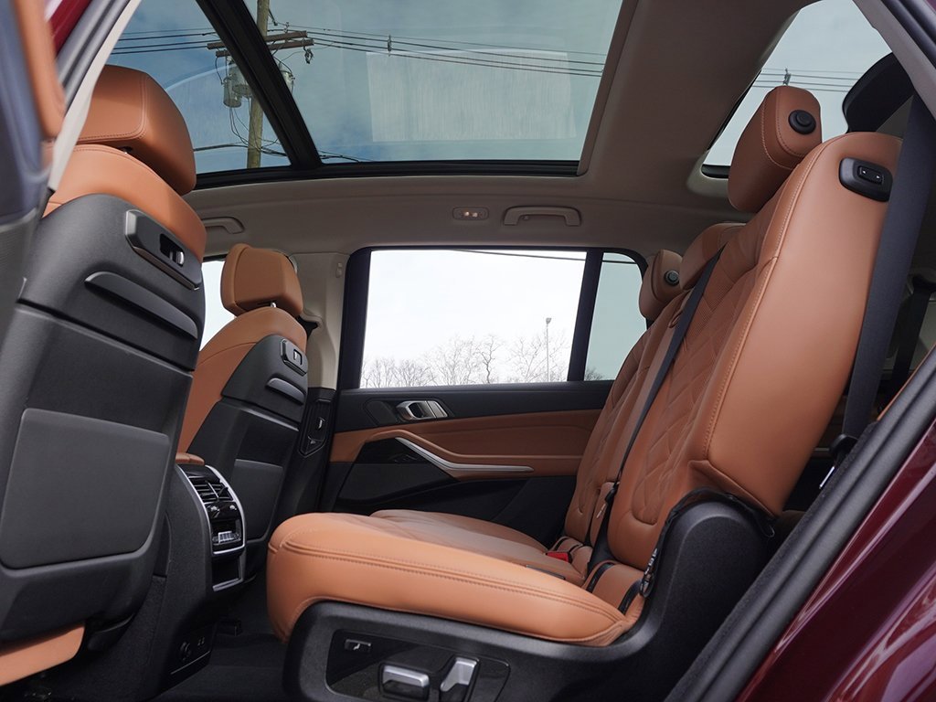 Used 2024 BMW X7 xDrive40i w/ Premium Package image 49