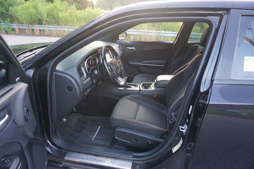 Used 2018 Dodge Charger SXT Plus w/ Navigation & Travel Group RWD image 2
