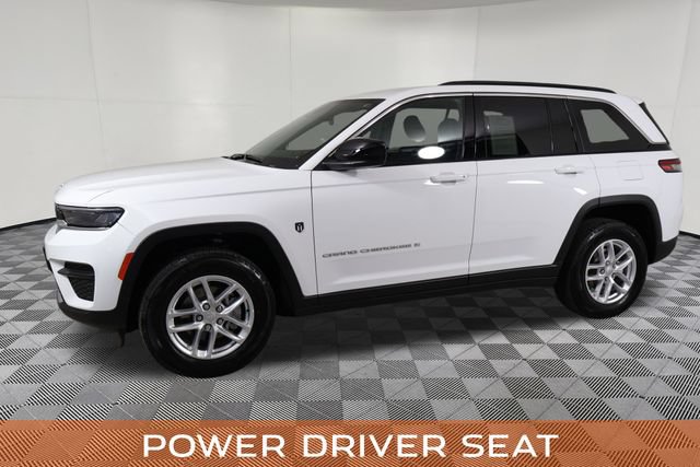 Used 2025 Jeep Grand Cherokee Laredo X RWD image 11