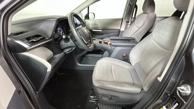 Used 2021 Toyota Sienna LE FWD image 12