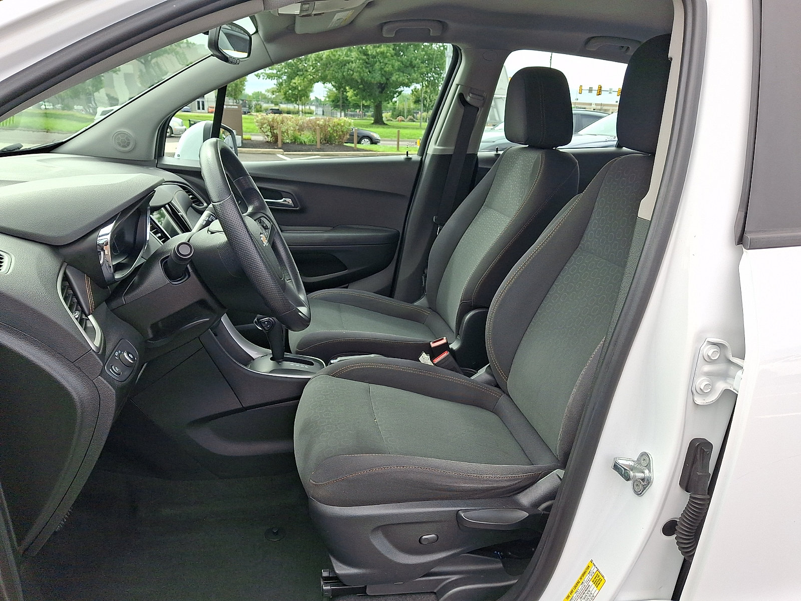 Used 2018 Chevrolet Trax LS AWD/4WD image 14