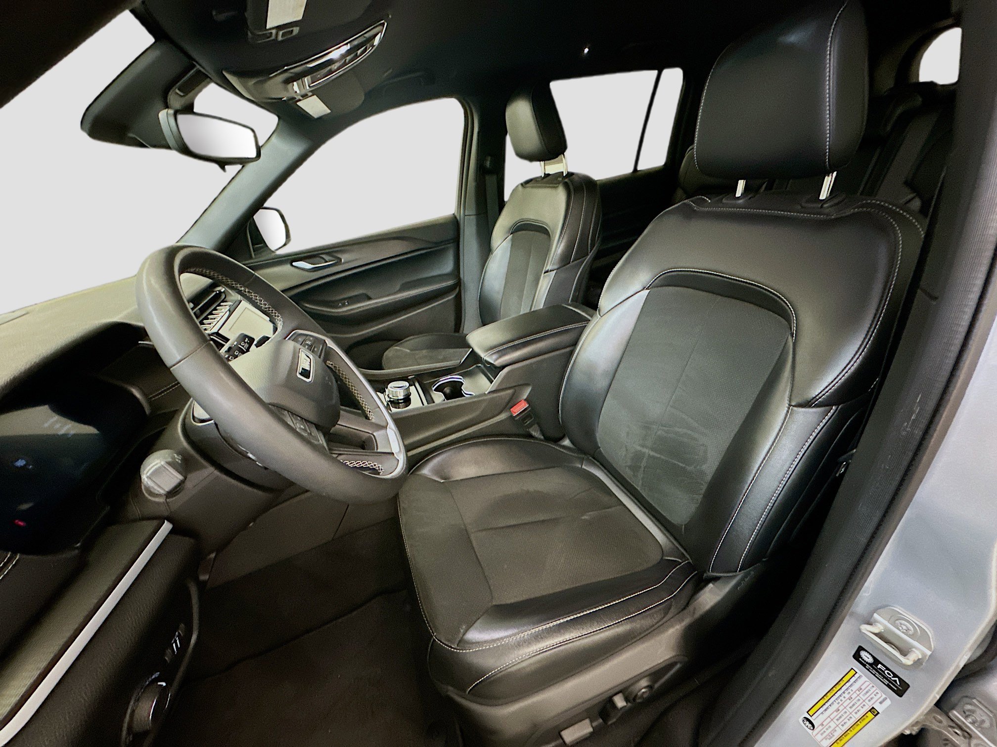 Used 2024 Jeep Grand Cherokee L Laredo image 13