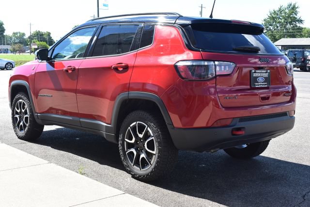 Used 2025 Jeep Compass Trailhawk AWD/4WD image 13